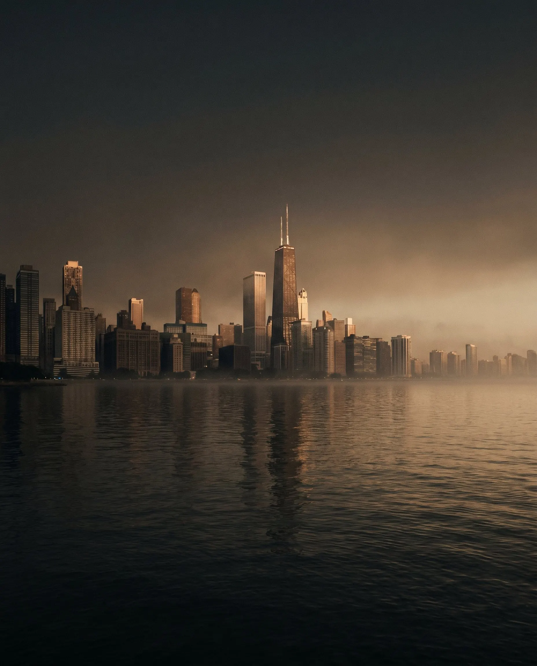 Golden-hour location impression of Chicago